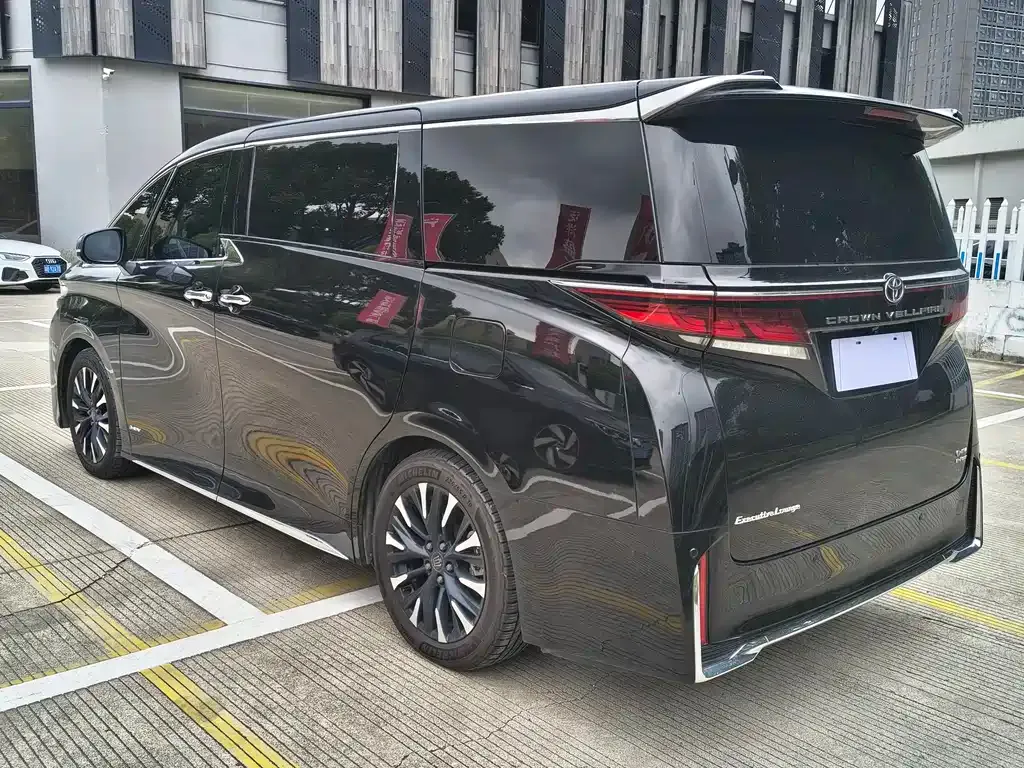 Toyota Vellfire — фото 8