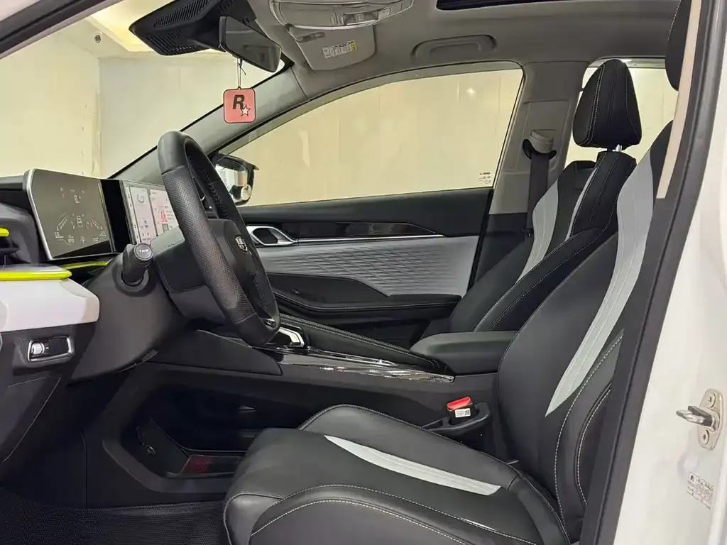 Geely Binyue — фото 8