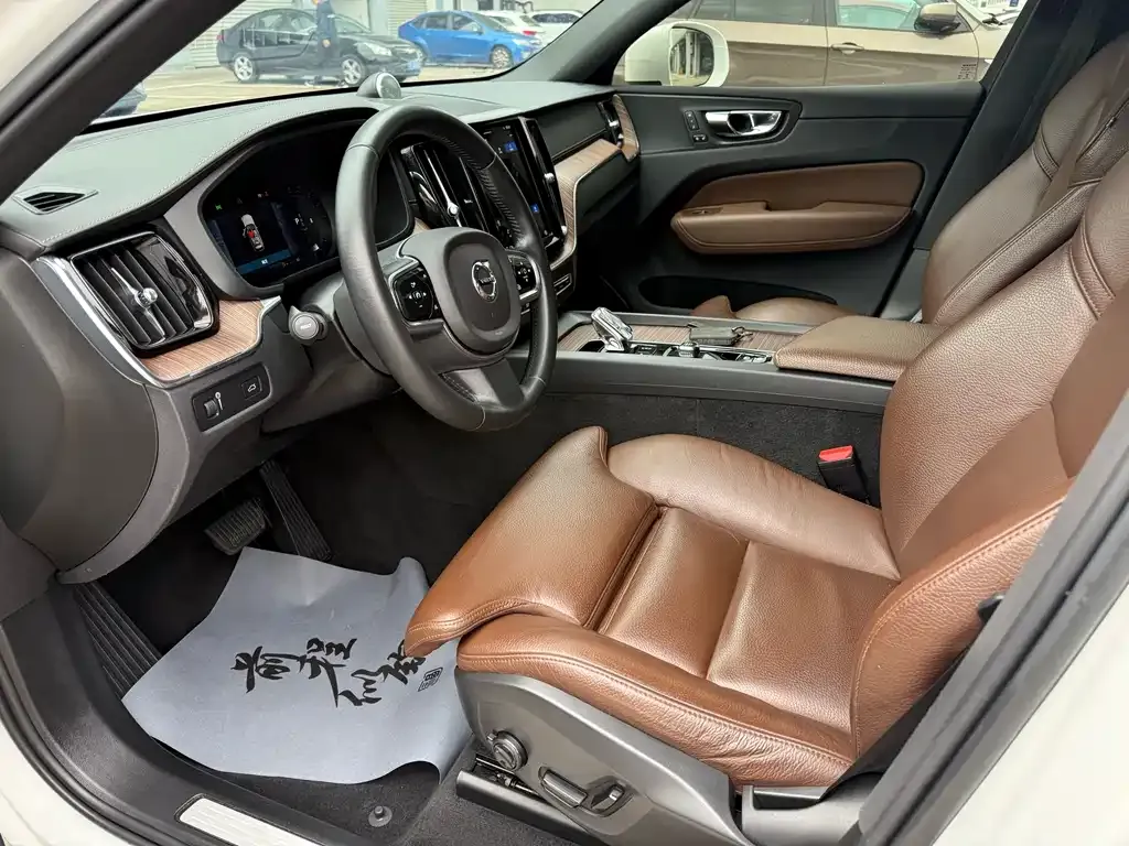 Volvo XC60 2021 из CN, фото 5