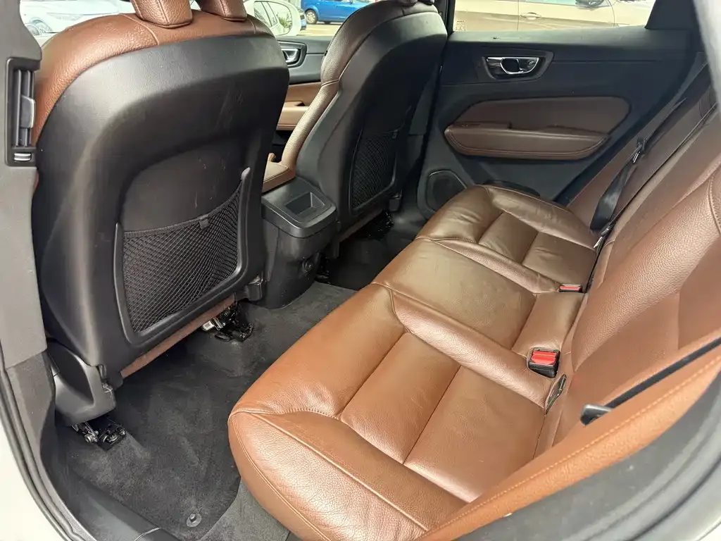 Volvo XC60 2021 из CN, фото 8