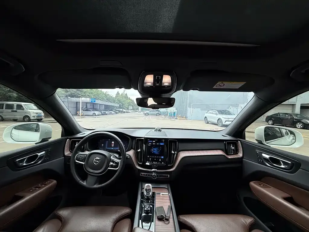 Volvo XC60 2021 из CN, фото 2