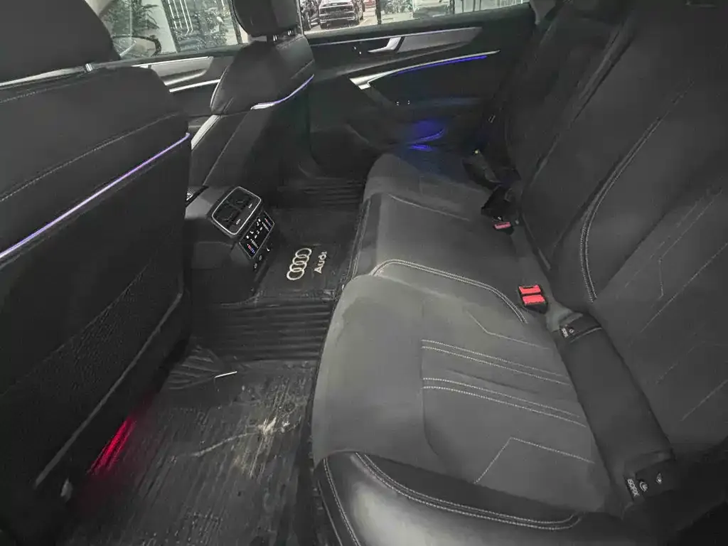 Audi A7L 2023 из CN, фото 4