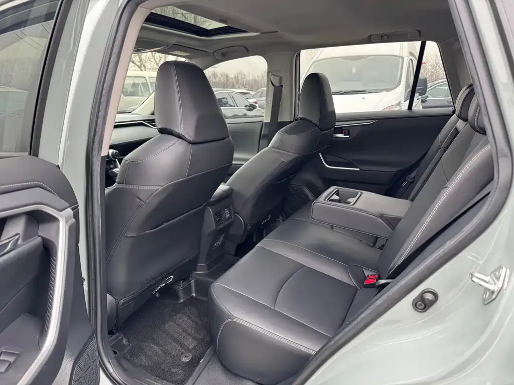 Toyota RAV4 2021 из CN, фото 5