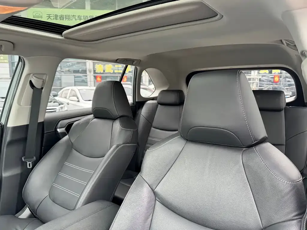 Toyota RAV4 2021 из CN, фото 8