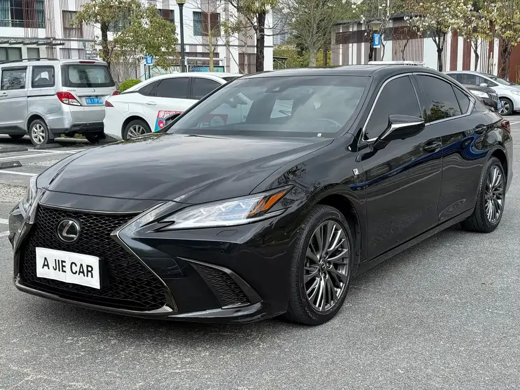 Lexus ES — фото 1