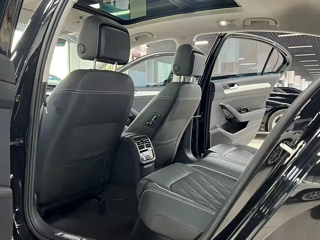 Volkswagen Magotan GTE PHEV 2023 из CN, фото 10