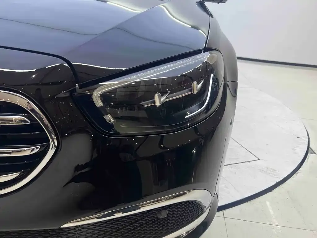 Mercedes-Benz E-Class — фото 9