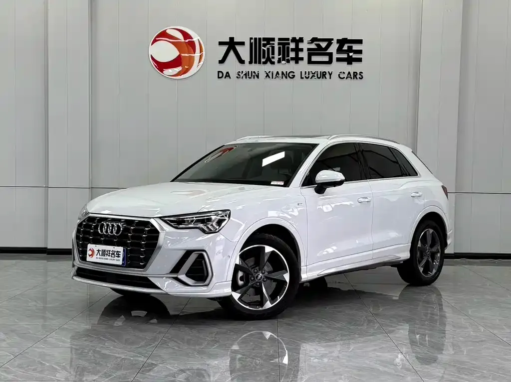 Audi Q3 — фото 1