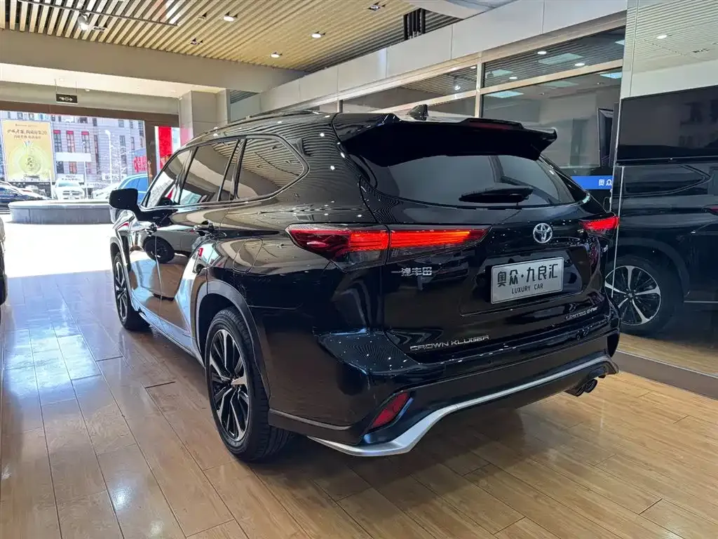 Toyota Crown Kluger 2023 из CN, фото 8