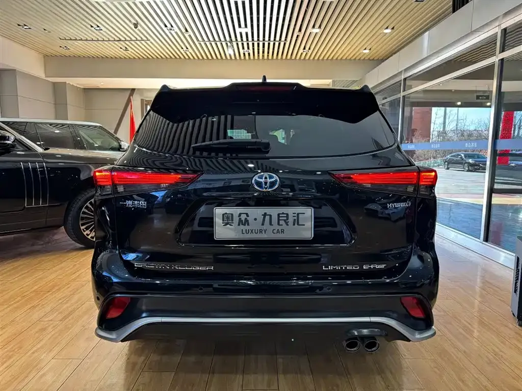 Toyota Crown Kluger 2023 из CN, фото 3