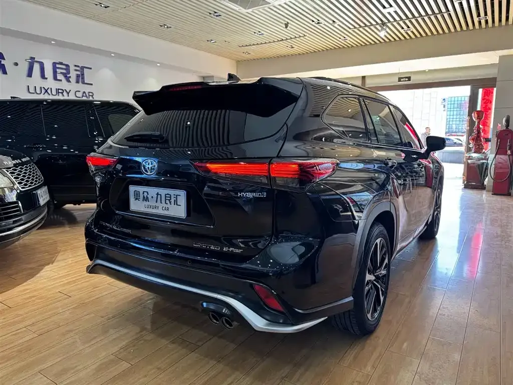 Toyota Crown Kluger 2023 из CN, фото 10