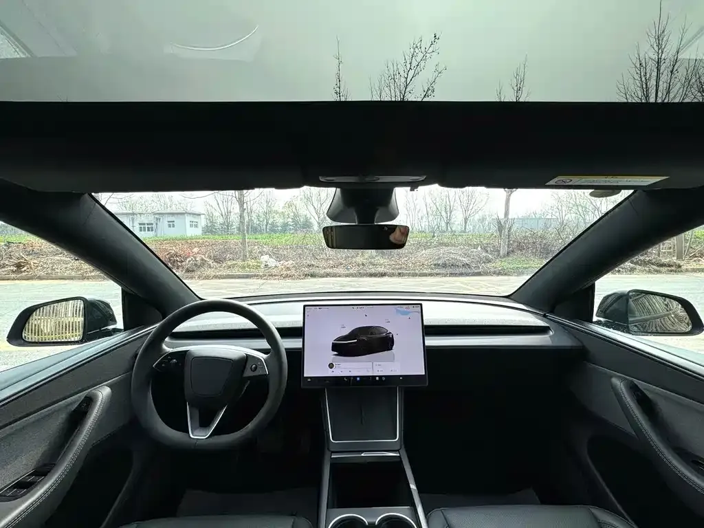 Tesla Model Y — фото 4