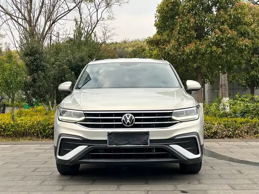 Volkswagen Tiguan L — фото 8