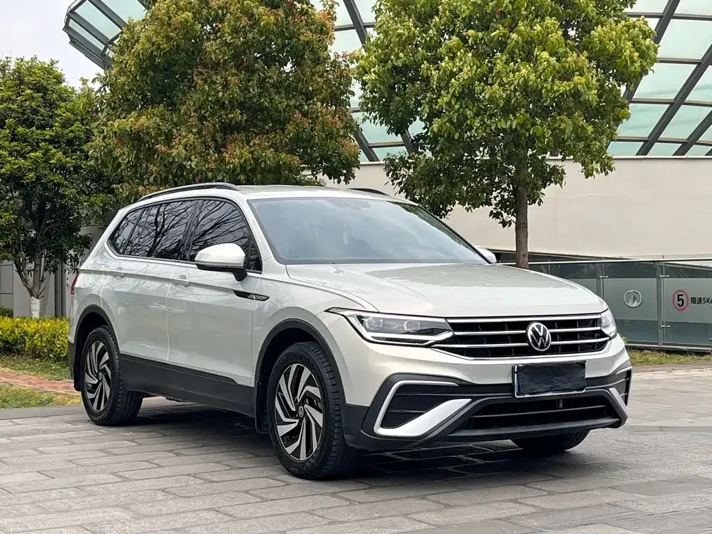 Volkswagen Tiguan L — фото 10