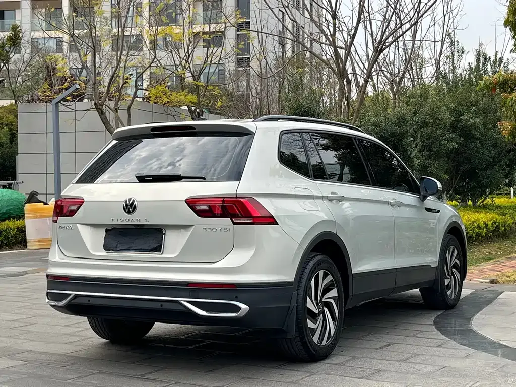Volkswagen Tiguan L — фото 9