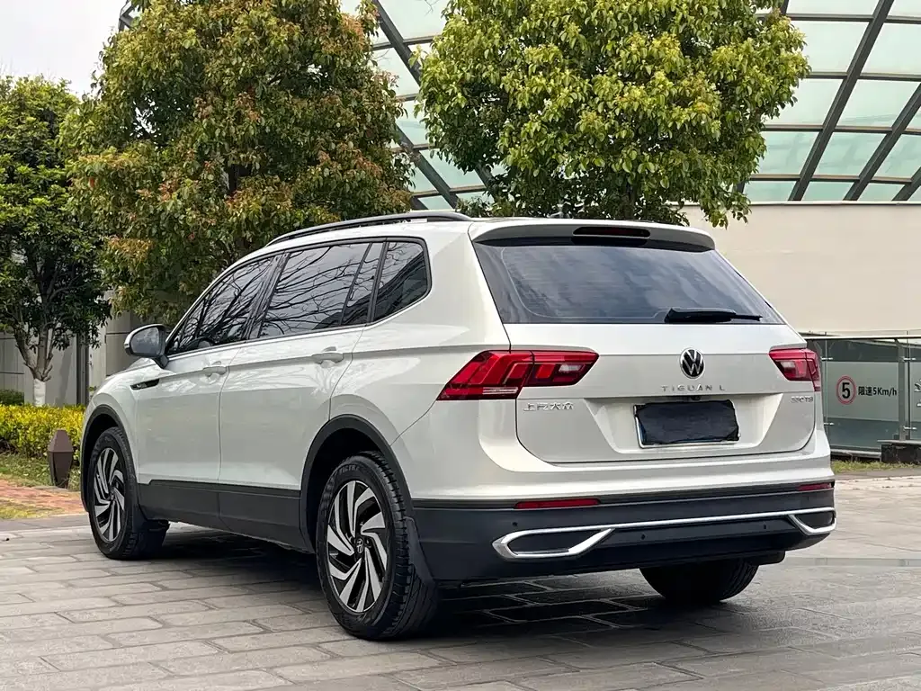 Volkswagen Tiguan L — фото 7