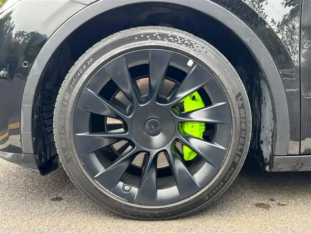 Tesla Model Y — фото 7