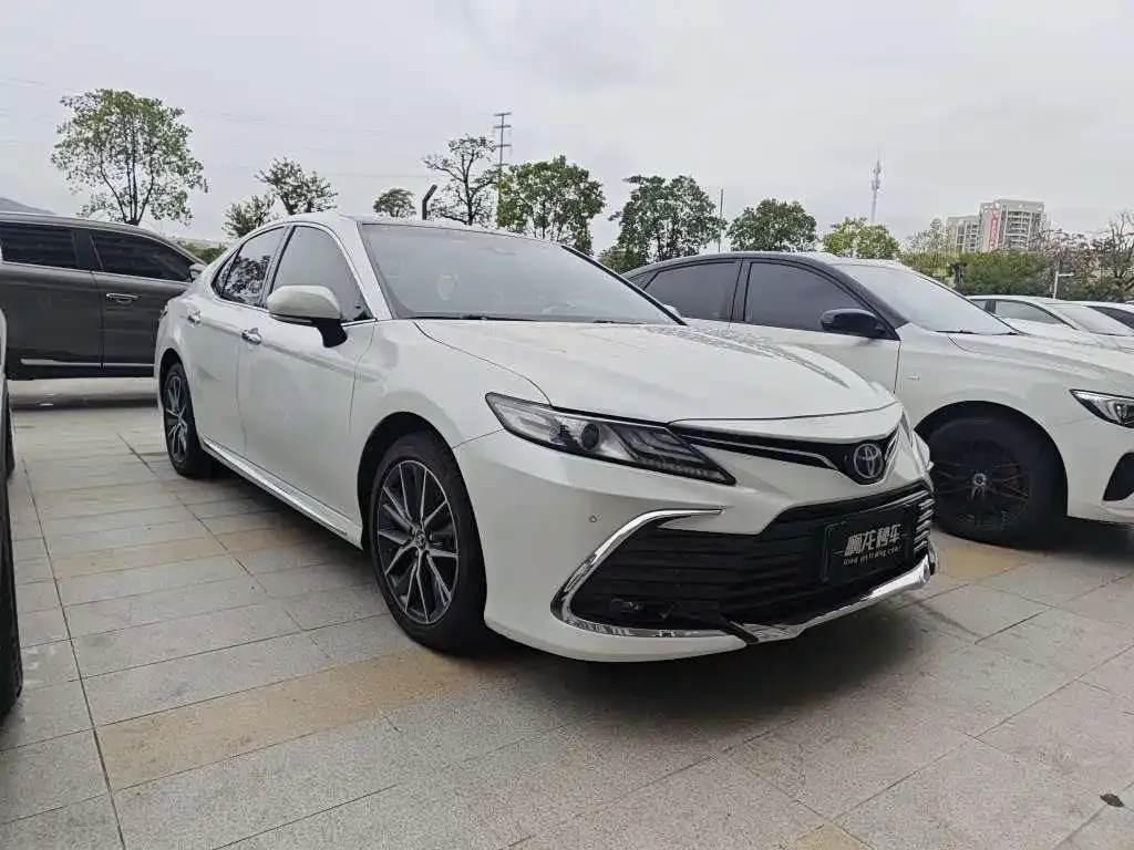 Toyota Camry — фото 4