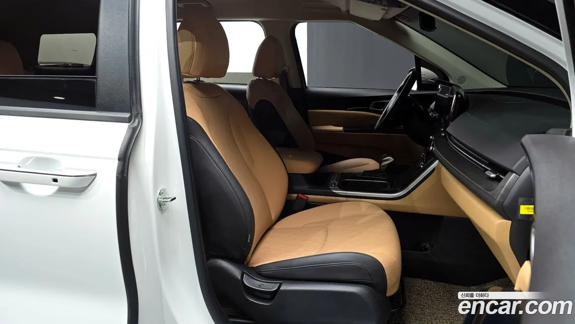 Kia Carnival — фото 10