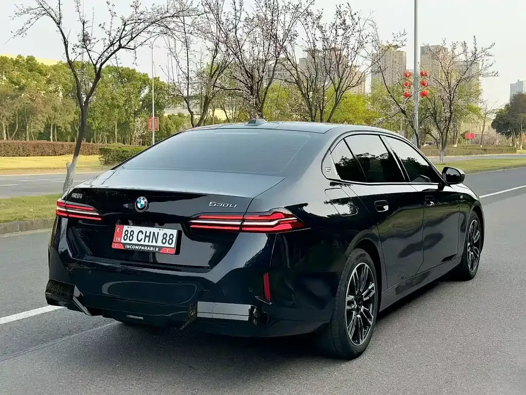 BMW 5 Series — фото 5