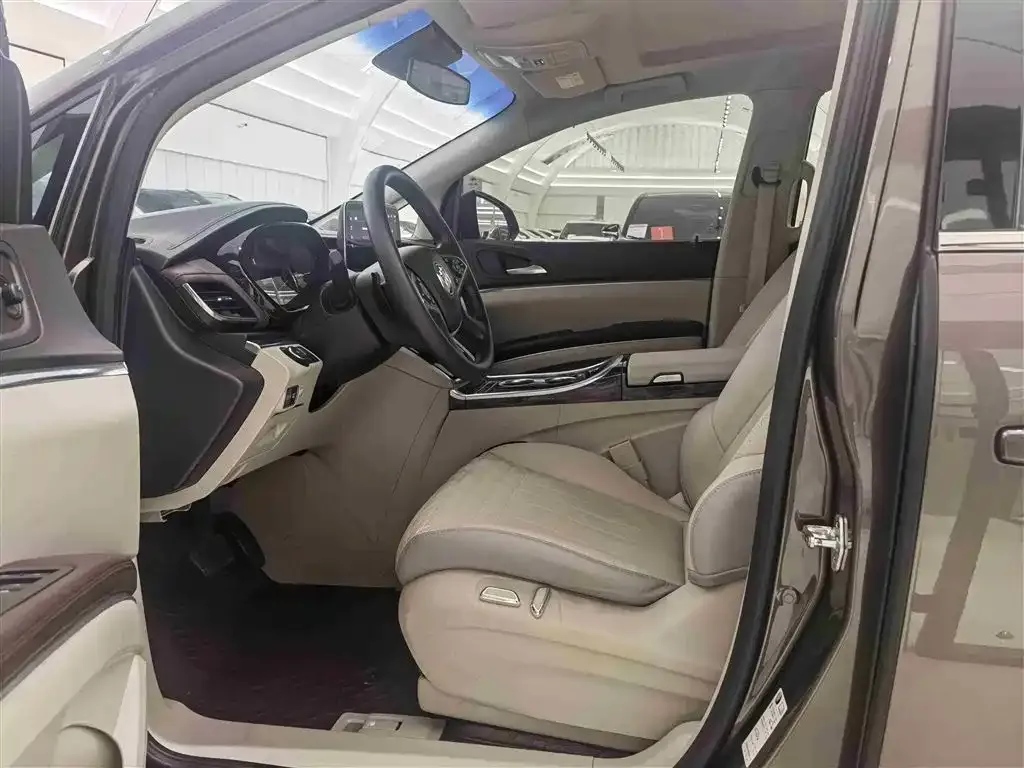 Buick GL8 2023 из CN, фото 9