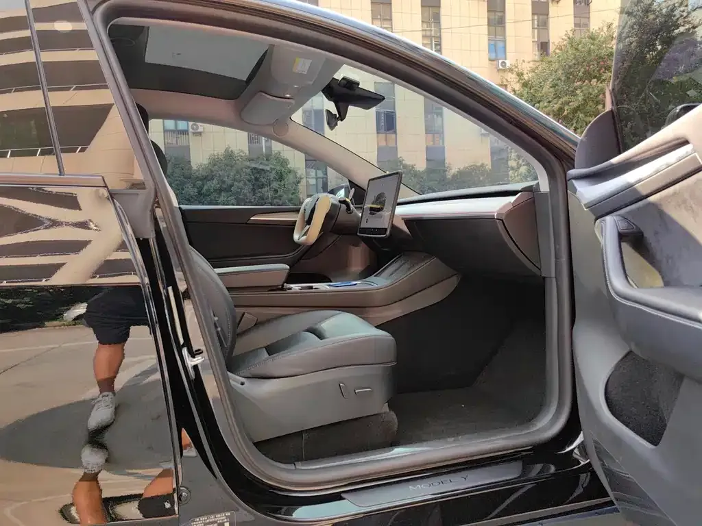 Tesla Model Y 2023 из CN, фото 3