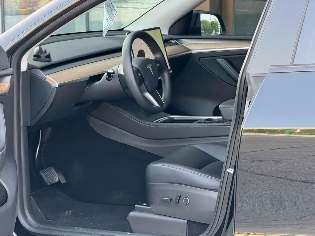 Tesla Model Y — фото 5