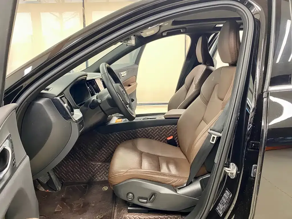 Volvo XC60 2024 из CN, фото 9