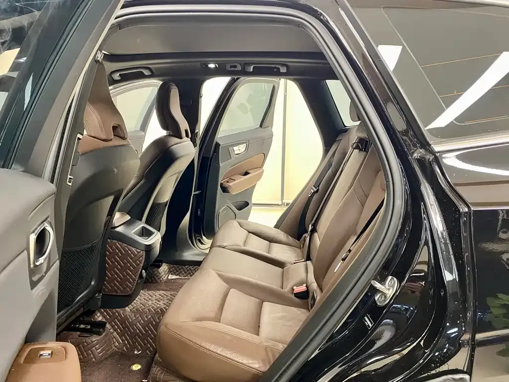 Volvo XC60 2024 из CN, фото 6
