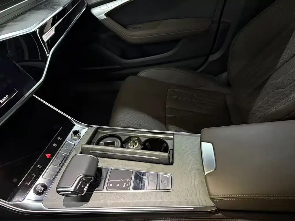 Audi A7L — фото 9
