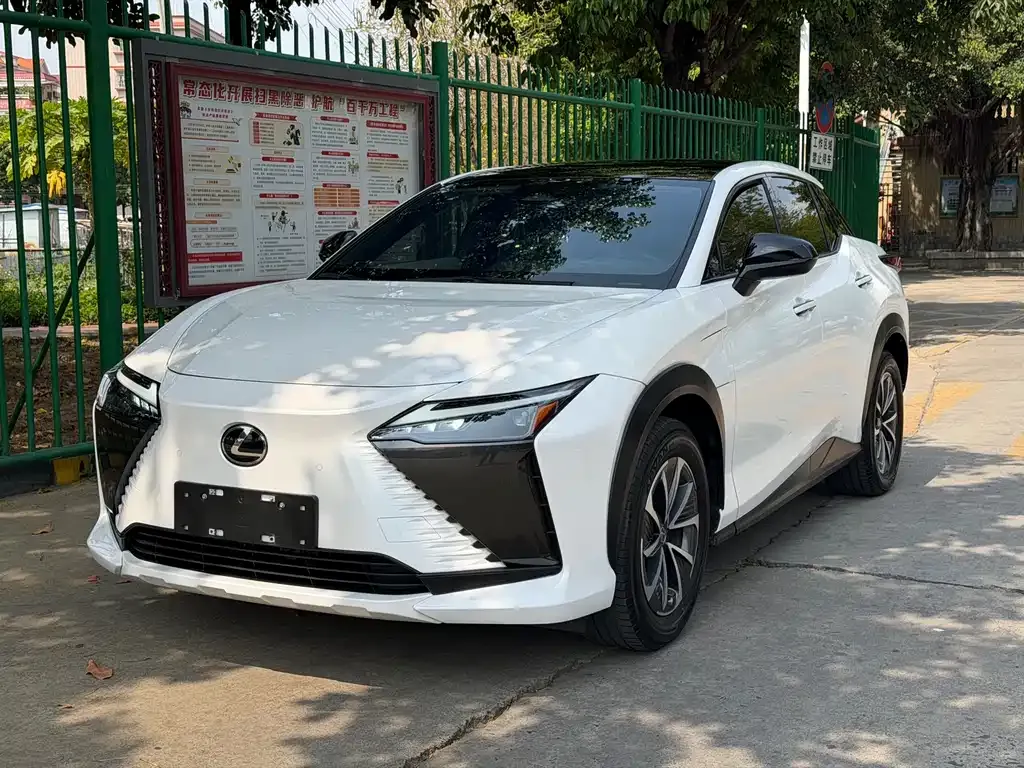 Lexus RZ — фото 1