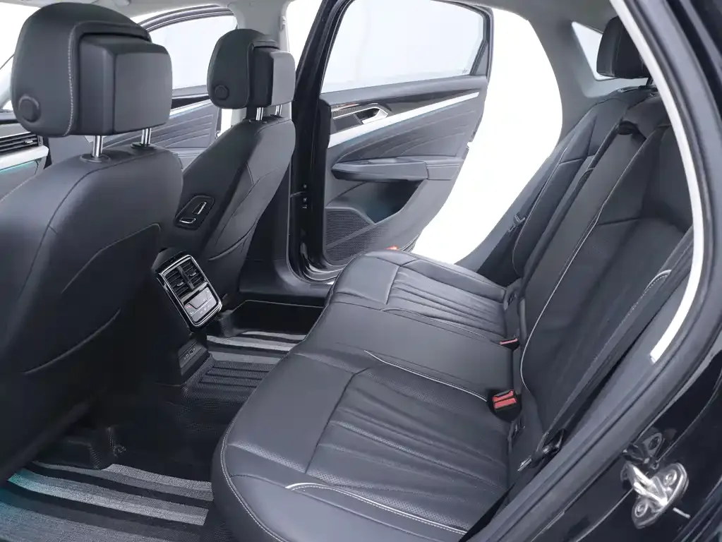 Volkswagen Passat — фото 9