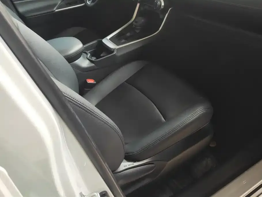 Toyota RAV4 2022 из CN, фото 2