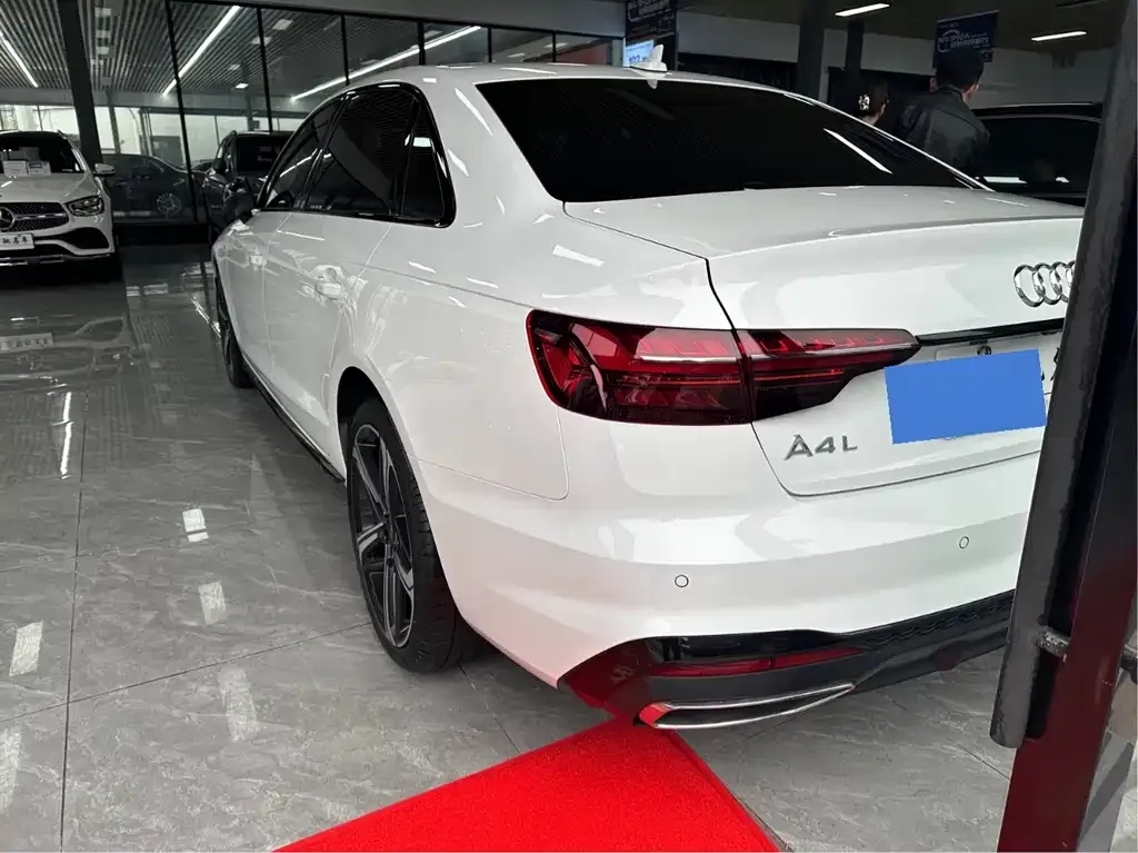 Audi A4L 2024 из CN, фото 5