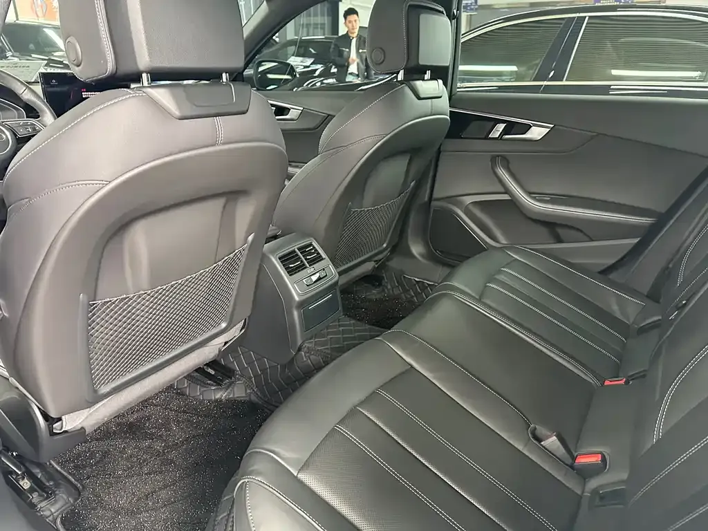 Audi A4L 2024 из CN, фото 7