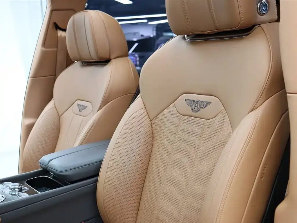 Bentley Bentayga — фото 8