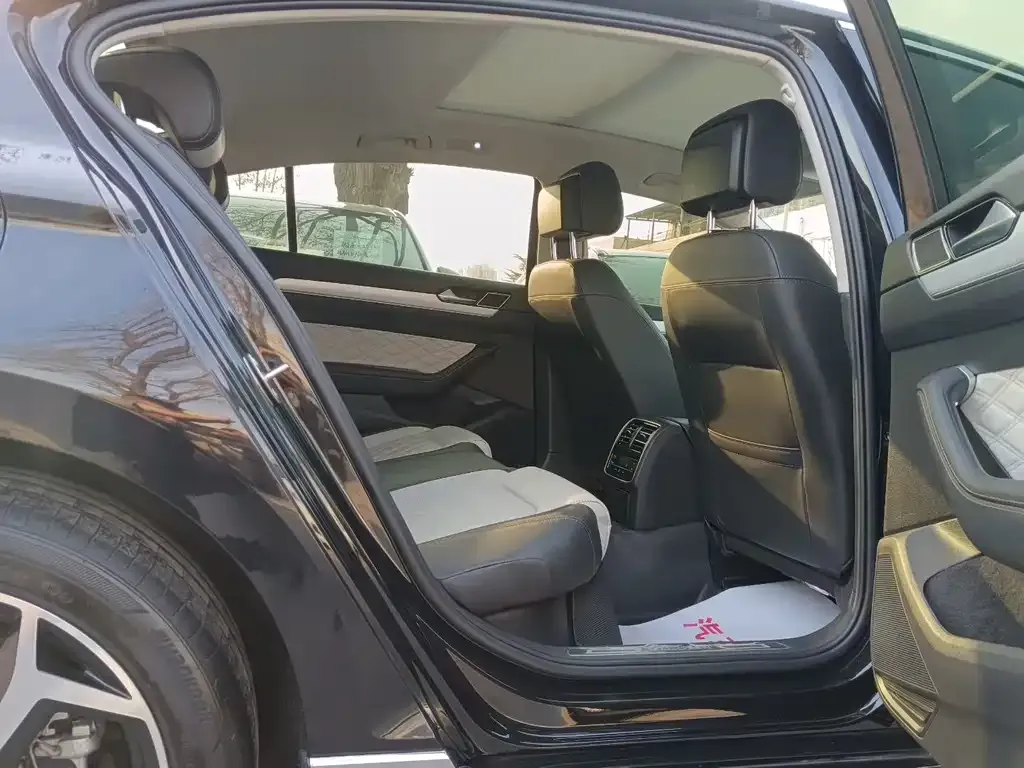 Volkswagen Magotan 2023 из CN, фото 9