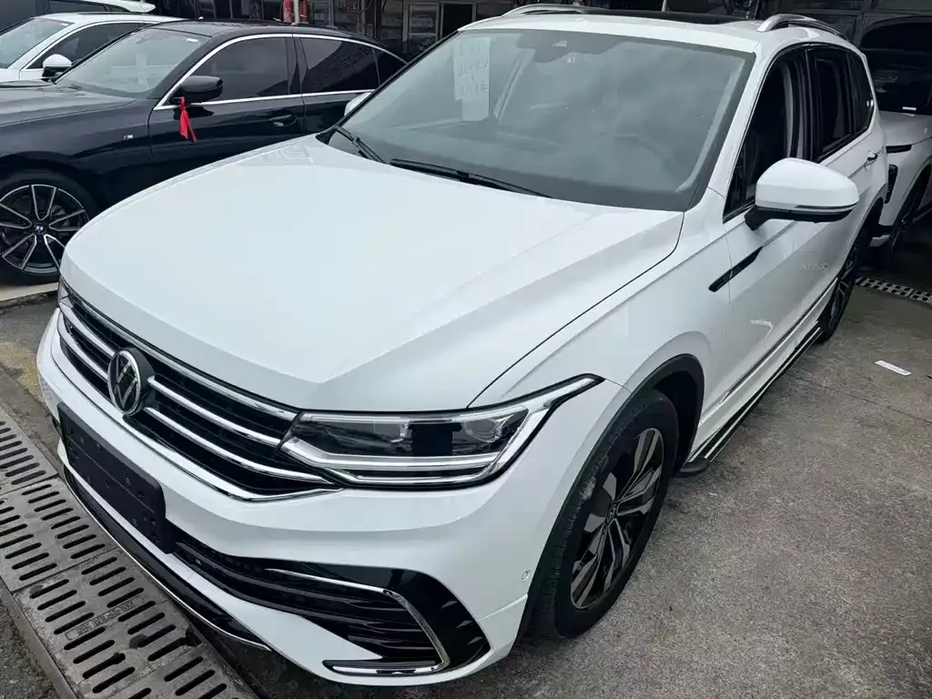 Volkswagen Tiguan L — фото 1