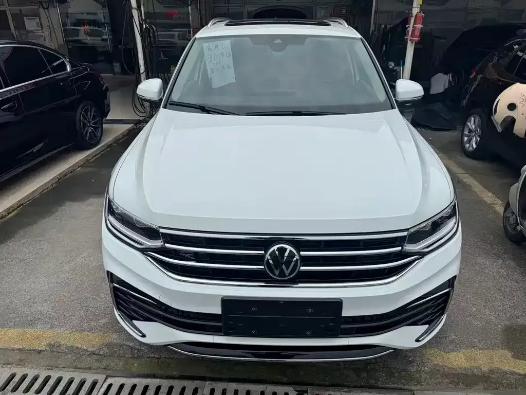 Volkswagen Tiguan L — фото 7