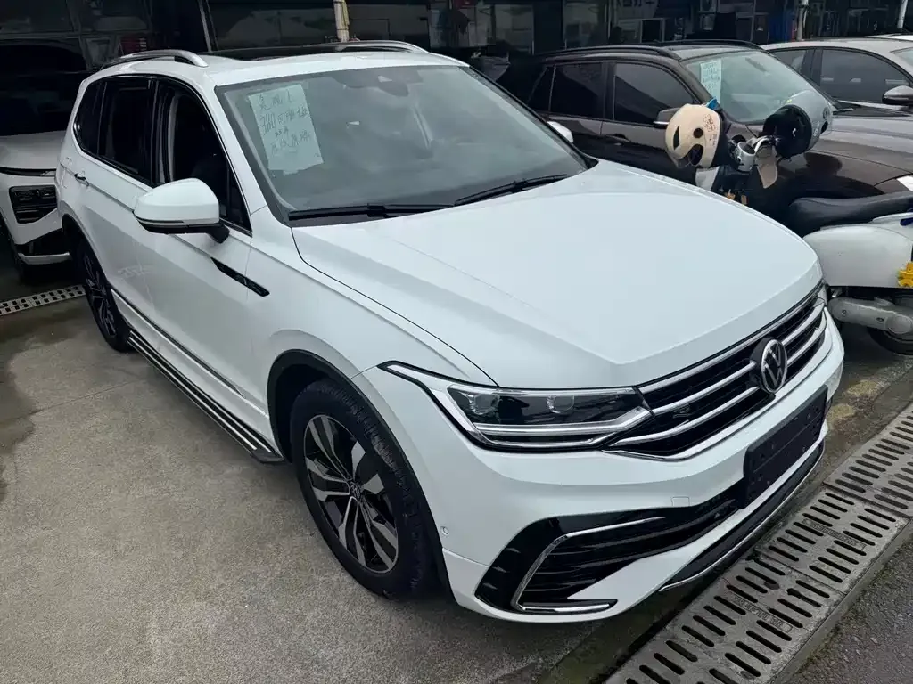 Volkswagen Tiguan L — фото 6