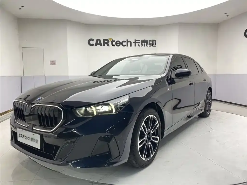 BMW 5 Series — фото 1