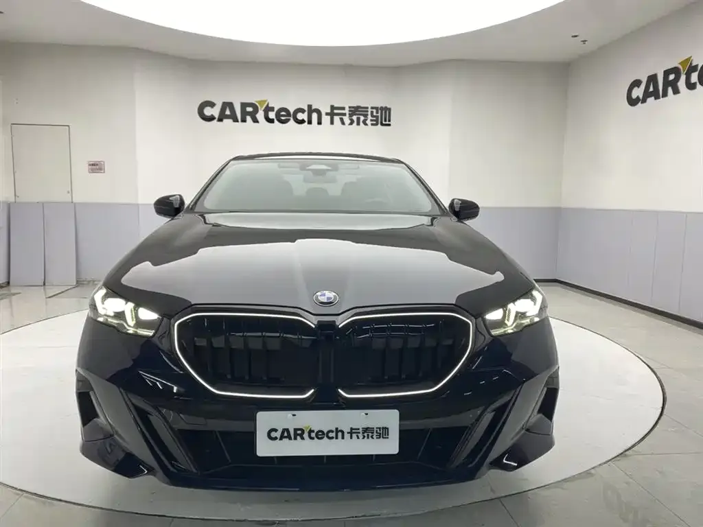 BMW 5 Series — фото 10