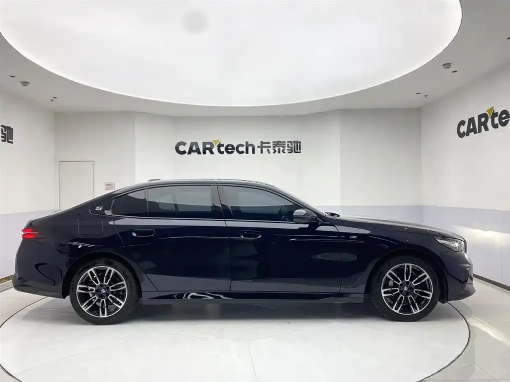 BMW 5 Series — фото 5
