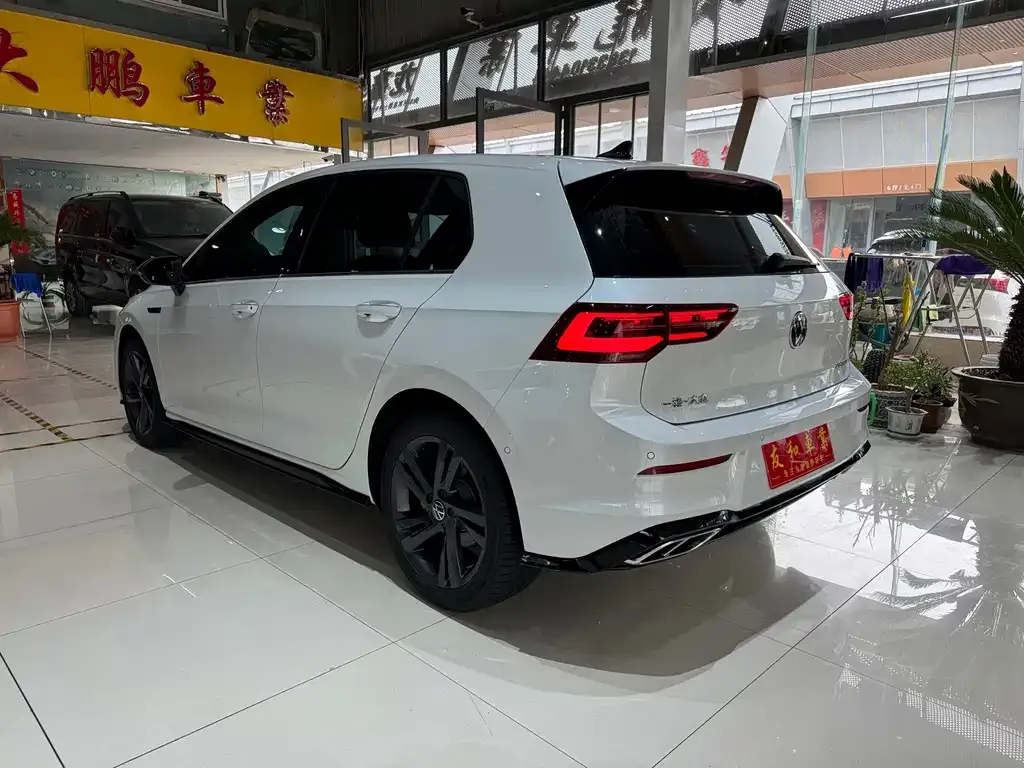 Volkswagen Golf 2024 из CN, фото 9