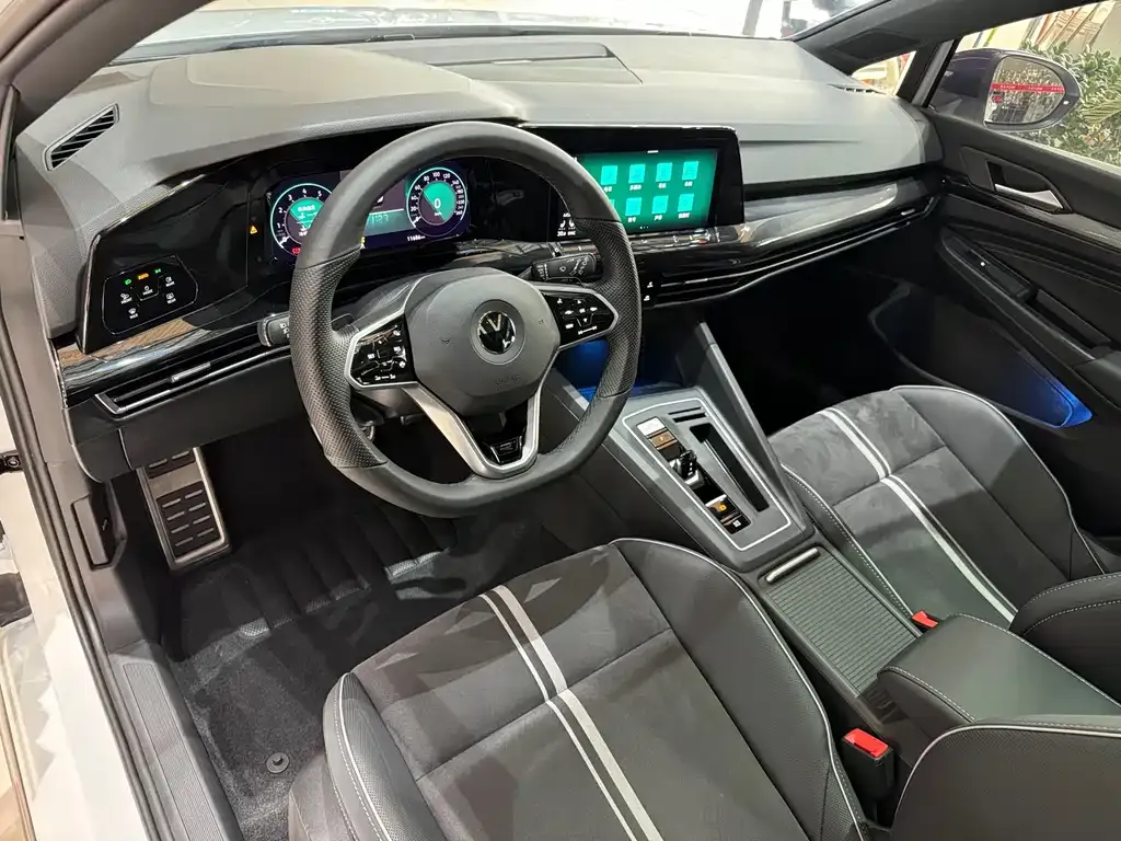 Volkswagen Golf 2024 из CN, фото 3