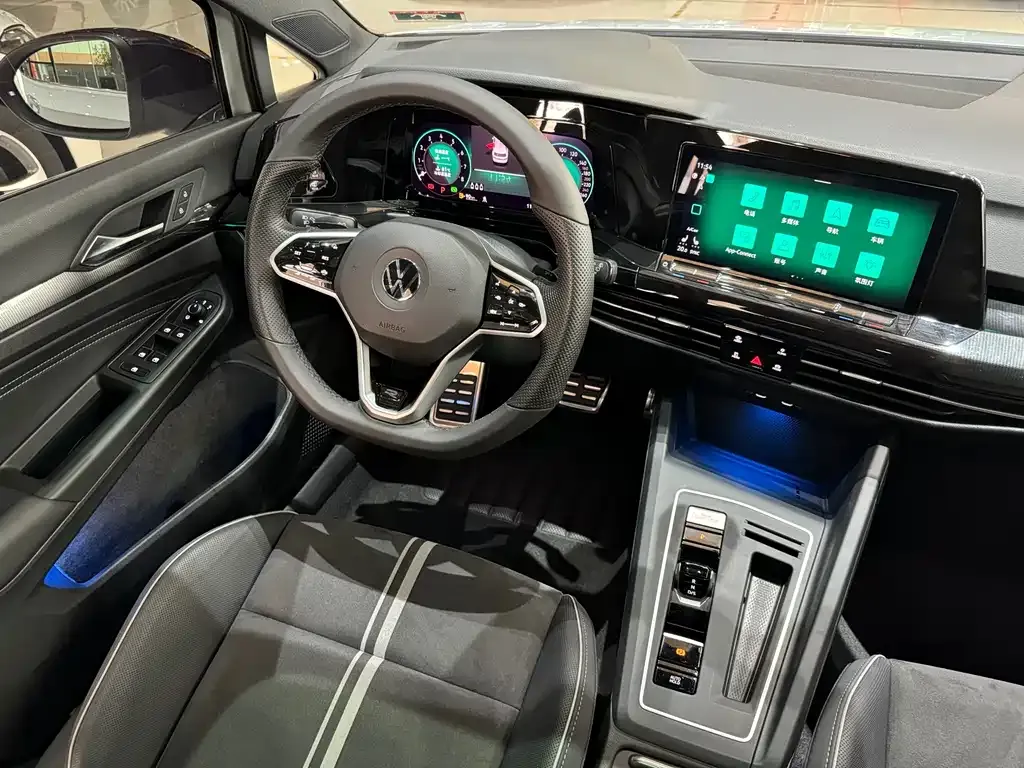 Volkswagen Golf 2024 из CN, фото 10