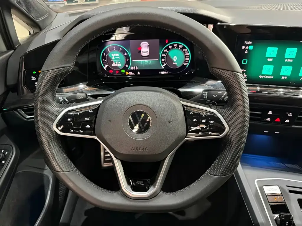 Volkswagen Golf 2024 из CN, фото 2