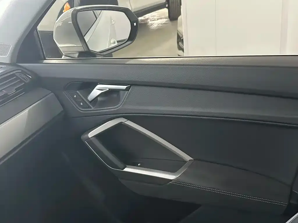 Audi Q3 2023 из CN, фото 8