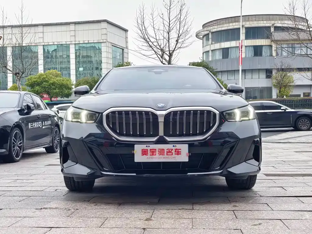 BMW 5 Series — фото 4