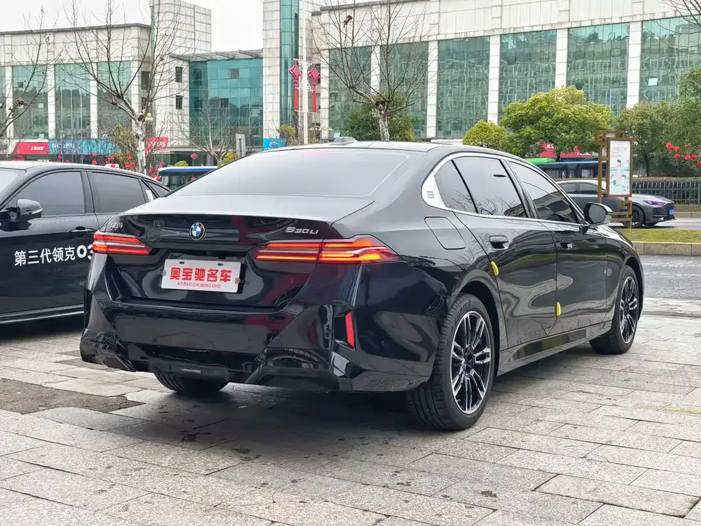 BMW 5 Series — фото 2